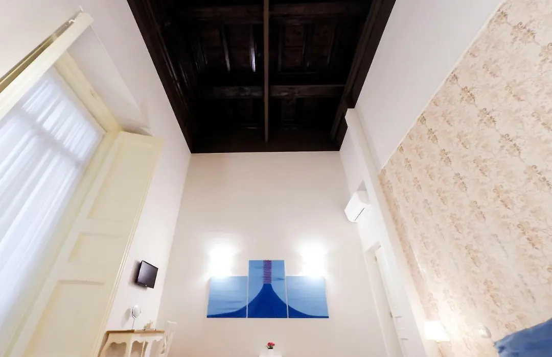 Domus Donnaregina Apartments-1